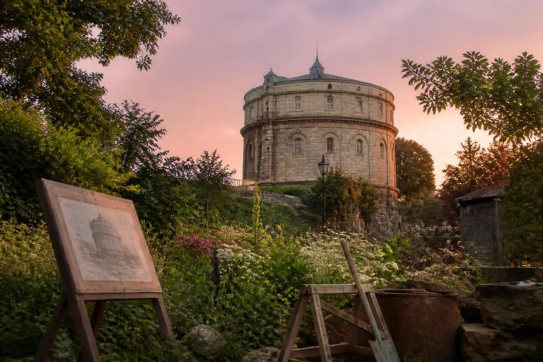 explorez le château d'eau de montmartre : découvrez son histoire fascinante, ses curiosités uniques et son rôle emblématique dans le paysage parisien.