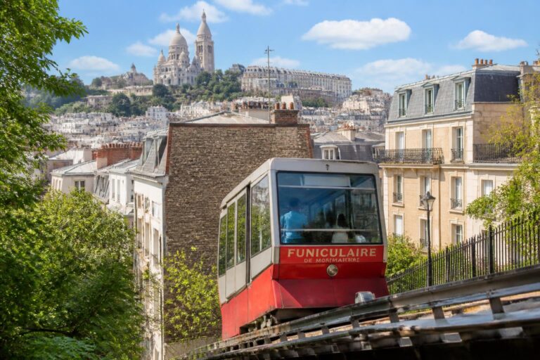 explorez le funiculaire de montmartre et vivez un voyage unique vers le sommet, alliant histoire et panoramas exceptionnels au cœur de paris.