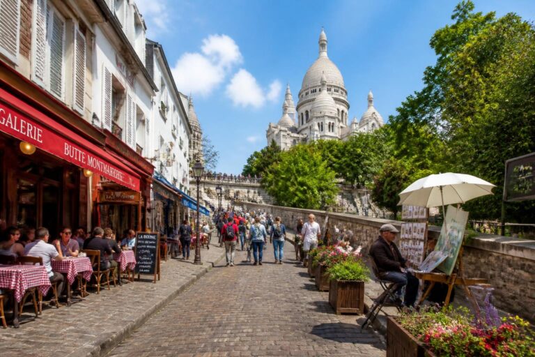découvrez les incontournables de montmartre avec notre itinéraire complet : que voir, que faire et les meilleures adresses pour profiter pleinement de votre visite.