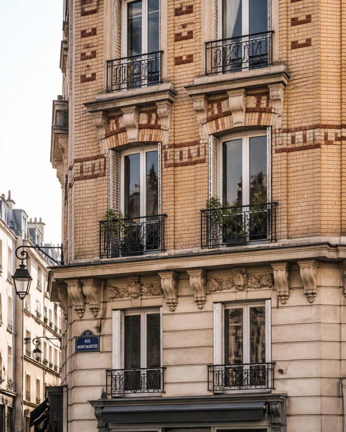 découvrez tout ce qu'il faut savoir sur la brique machine située au 2 rue montmartre à paris : histoire, caractéristiques et conseils pratiques.