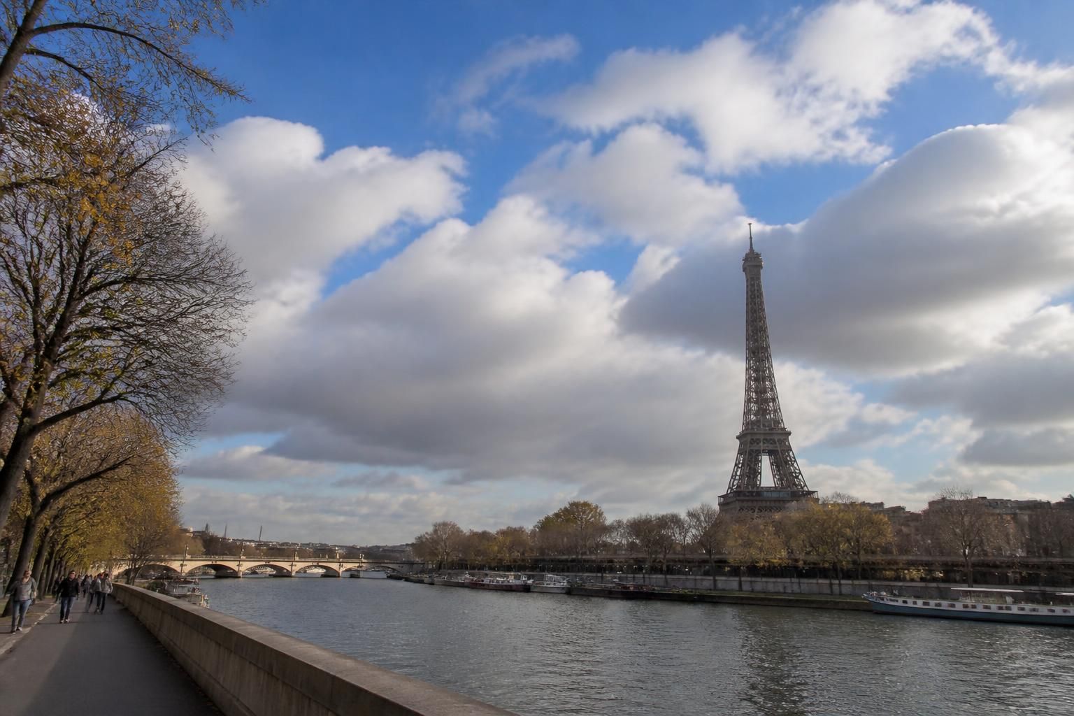 découvrez les prévisions météo pour paris demain et préparez-vous aux conditions atmosphériques à venir, pluie, soleil, vent ou température.
