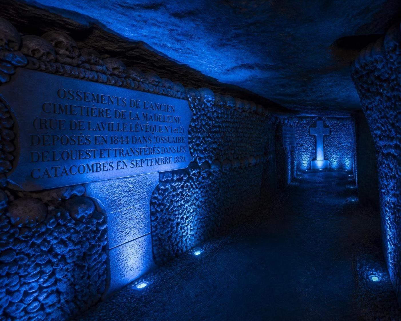 explorez les secrets fascinants des catacombes de paris en 2026. plongez au cœur de l'histoire souterraine et vivez une aventure unique dans ce site emblématique.