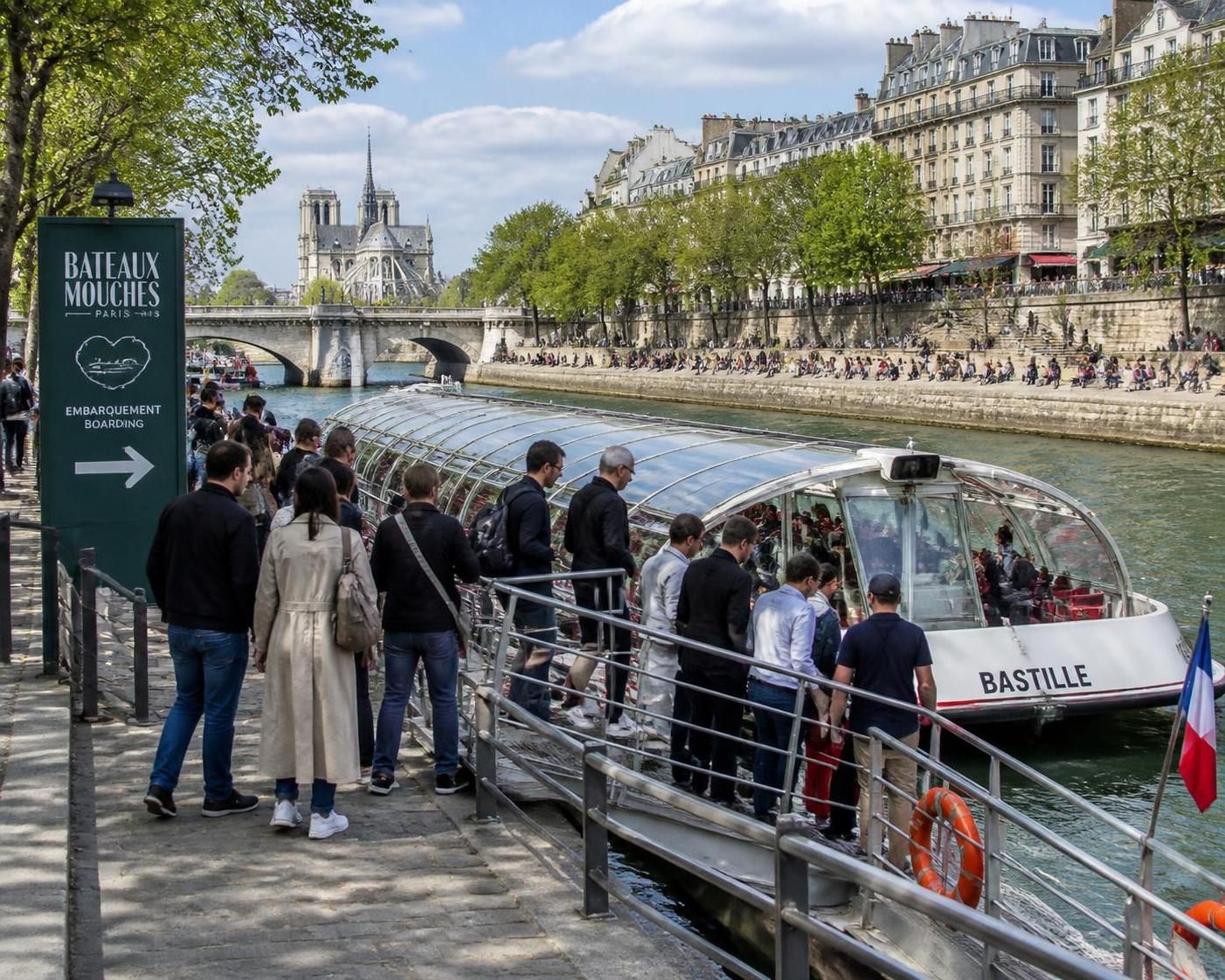 découvrez notre guide complet des bateaux-mouches à paris pour une promenade inoubliable sur la seine, avec conseils, itinéraires et astuces pour profiter au mieux de cette expérience unique.